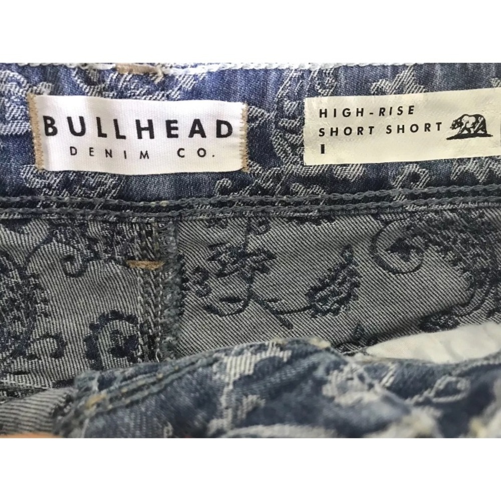 Bullhead Paisley High Rise Cutt Off Shorts Size 1 - Picture 4 of 4